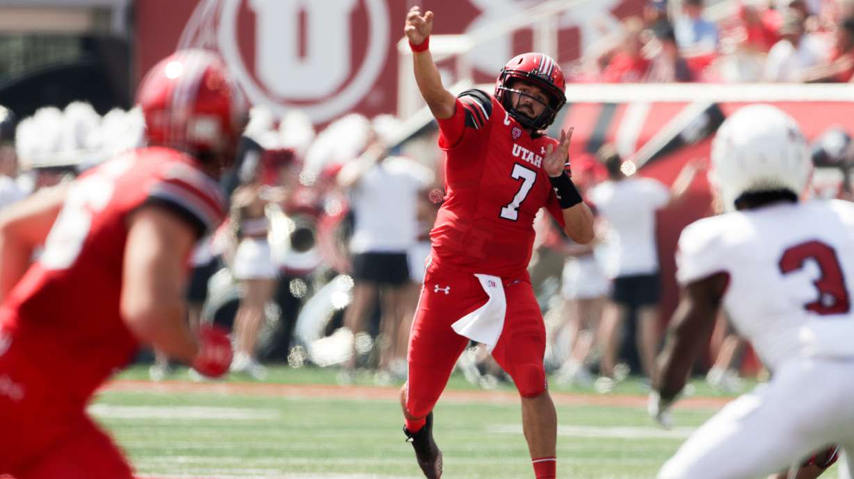 Cameron Rising (7) of The Utah Utes throws the ball to Dalton Kincaid (86) for a touchdown while playing the Southern Utah Thunderbirds in Salt Lake City on Saturday, Sept. 10, 2022.
