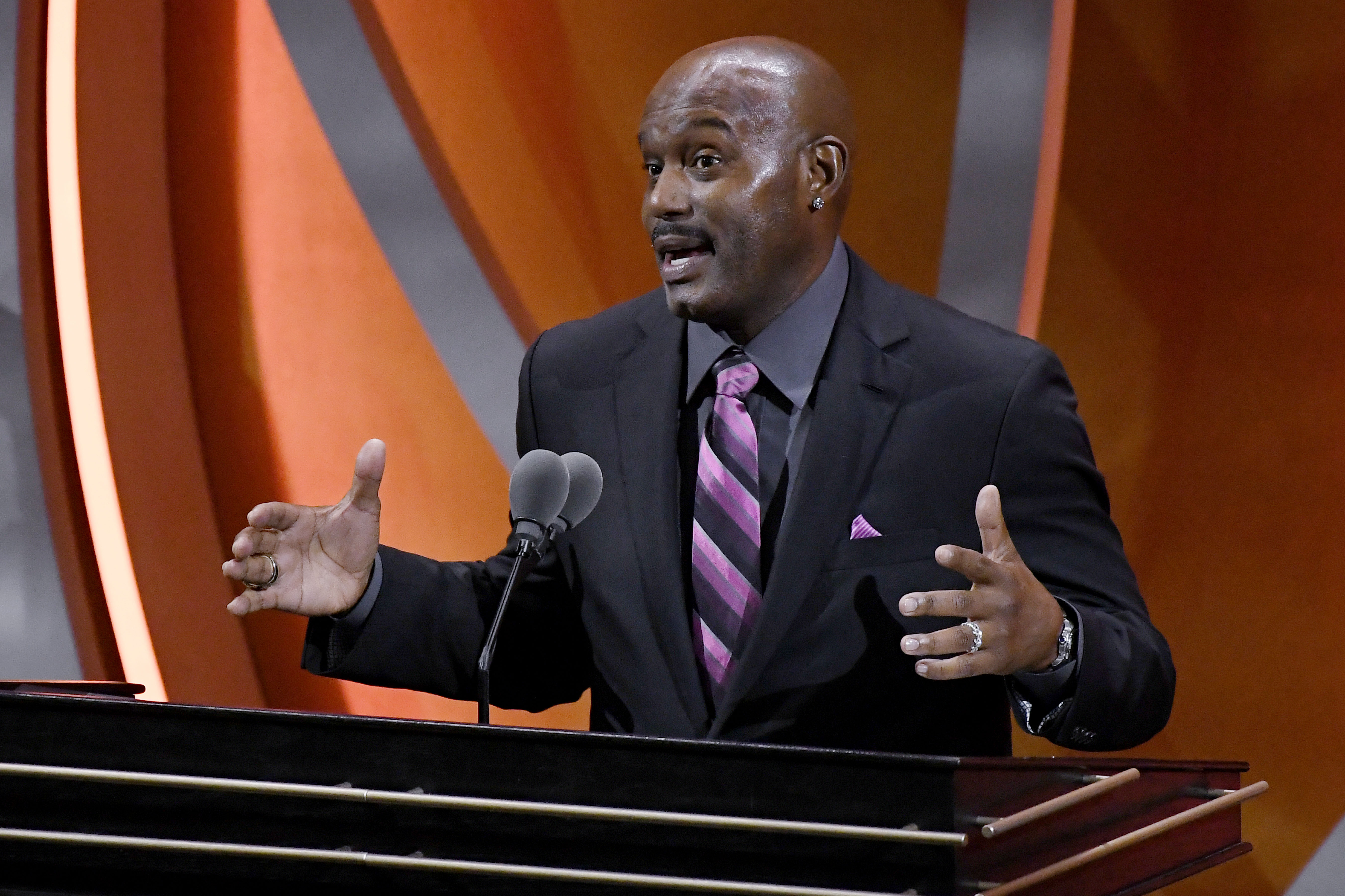 Tim Hardaway speaks during his enshrinement at the Basketball Hall of Fame, Saturday, Sept. 10, 2022, in Springfield, Mass.