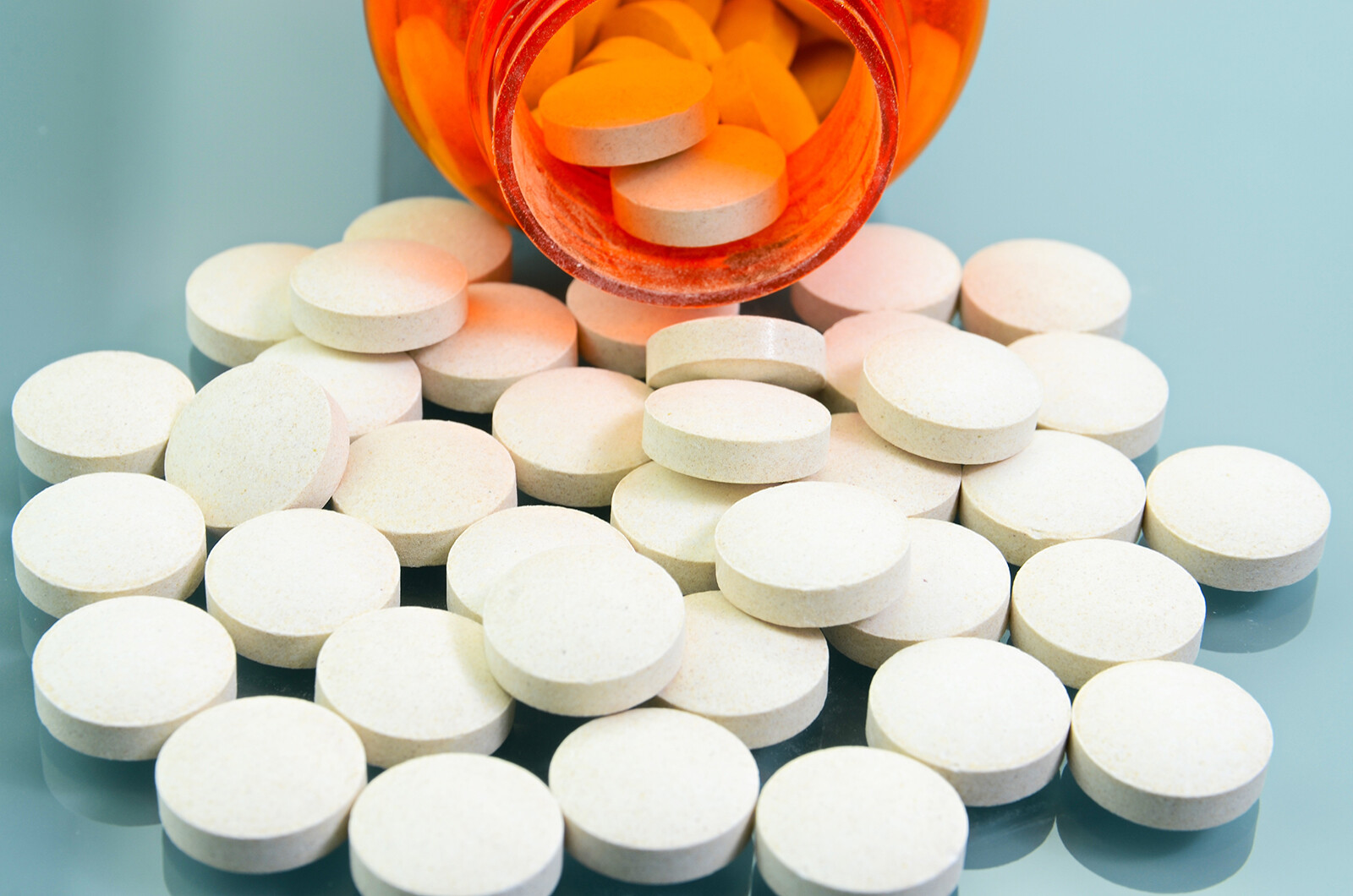 Researchers from the Wake Forest University School of Medicine and Brigham and Women’s Hospital in Boston analyzed cognitive function in older adults who took either a cocoa extract supplement, a multivitamin or a placebo every day for three years.