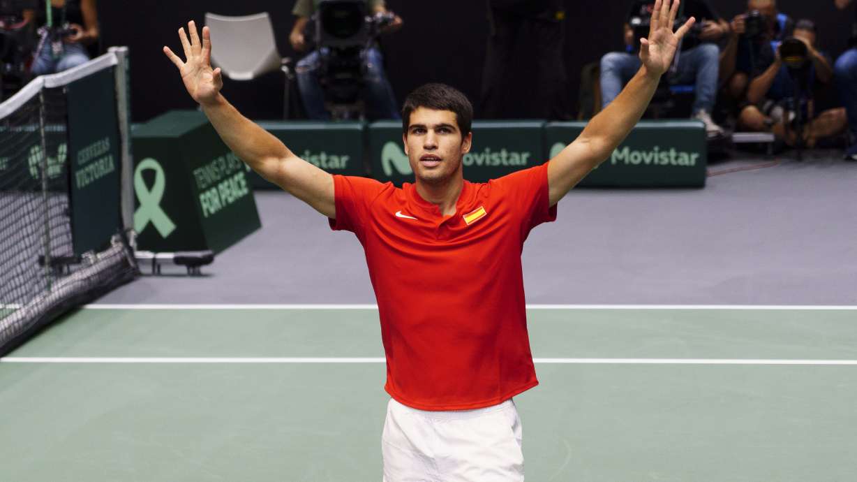 Spain's Carlos Alcaraz celebrates his victory at the end of his match against Korea's Soonwoo Kwon, during the group B Davis Cup qualifier between Spain and Korea in Valencia, eastern Spain, Sunday, Sept. 18, 2022.