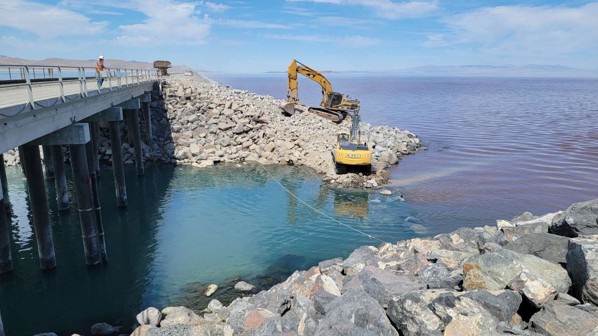 Crews at the Great Salt Lake Causeway are to raise the berm by 4 feet in July 2022. Utah lawmakers passed a bill on Monday to raise a berm within the Great Salt Lake if salinity levels become a problem again as lake levels continue to fall.
