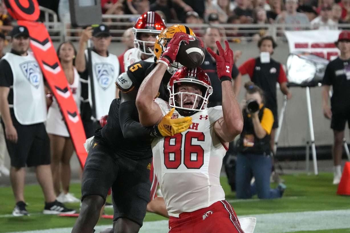 Utah tight end Dalton Kincaid (86) catches a touchdown pass in front of Arizona State defensive back Chris Edmonds during the first half of an NCAA college football game Saturday, Sept. 24, 2022, in Tempe, Ariz.