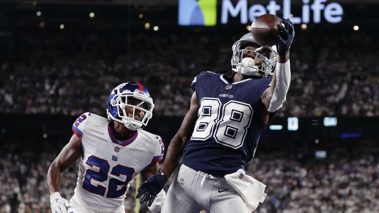 Dallas Cowboys wide receiver CeeDee Lamb (88) makes a catch in the end zone for a touchdown against New York Giants cornerback Adoree' Jackson (22) during the fourth quarter of an NFL football game, Monday, Sept. 26, 2022, in East Rutherford, N.J.