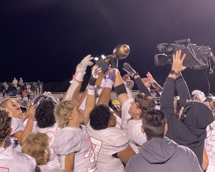 Skyridge rallies late to shock Lone Peak in 31-30 win