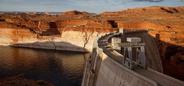 Child dies after being struck by boat at Lake Powell