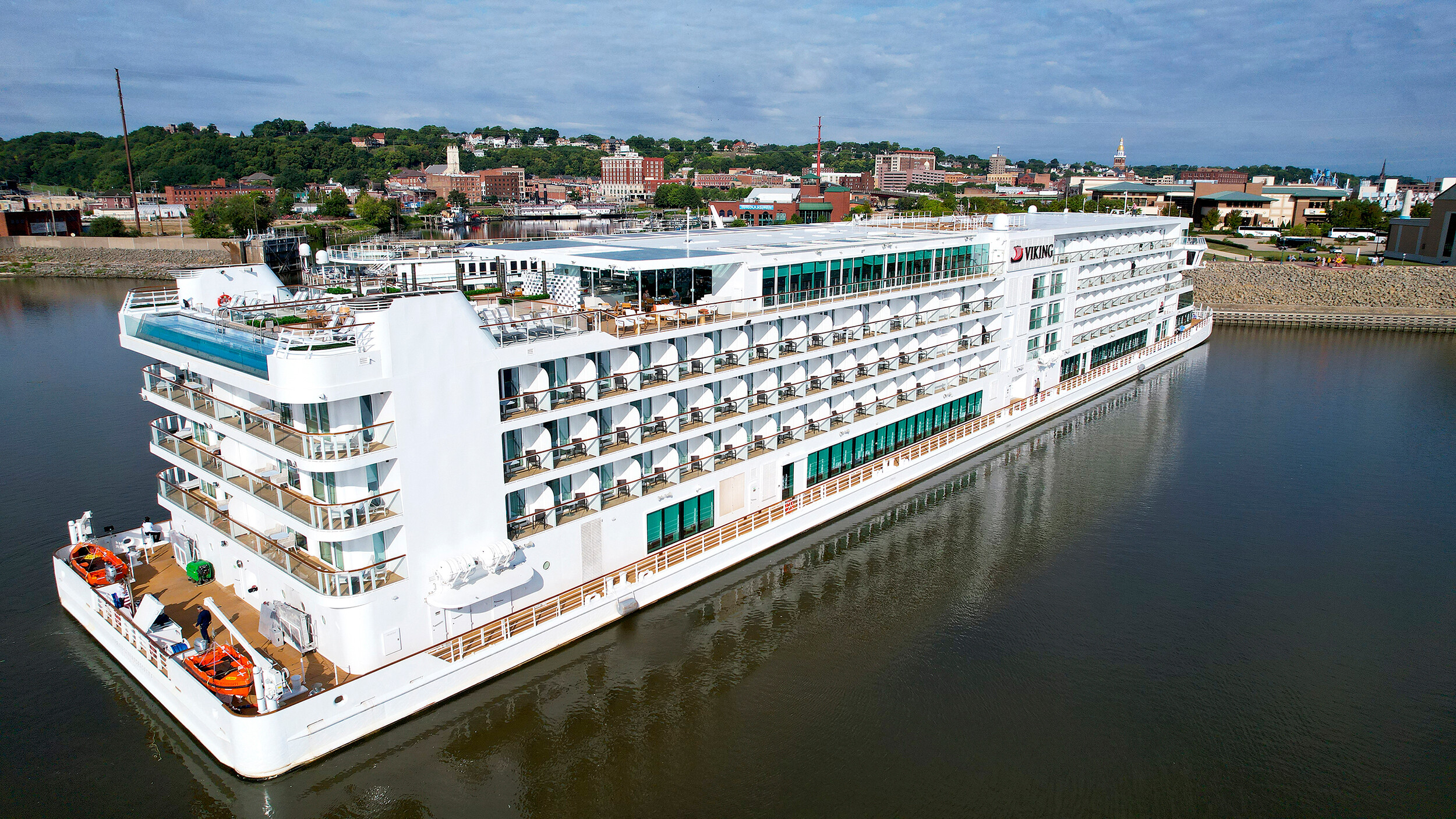 A Viking river cruise ship heading north up the Mississippi River can't finish its voyage because of low water levels.