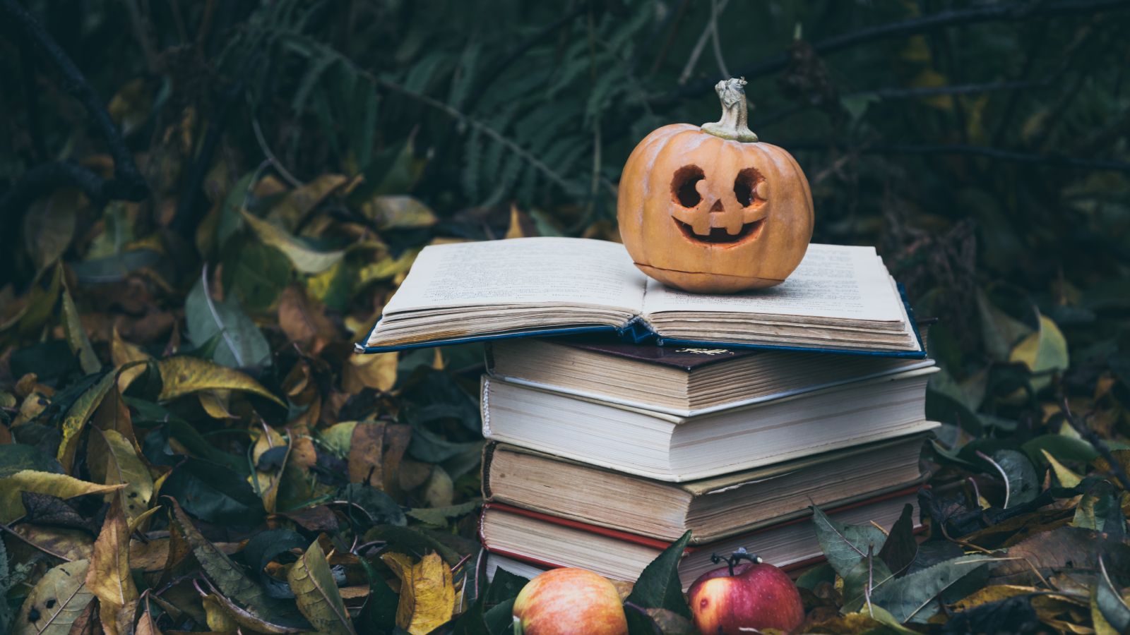 П’ять моторошних книжок для вечора на Геловін: від готичних таємниць до справжнього жаху