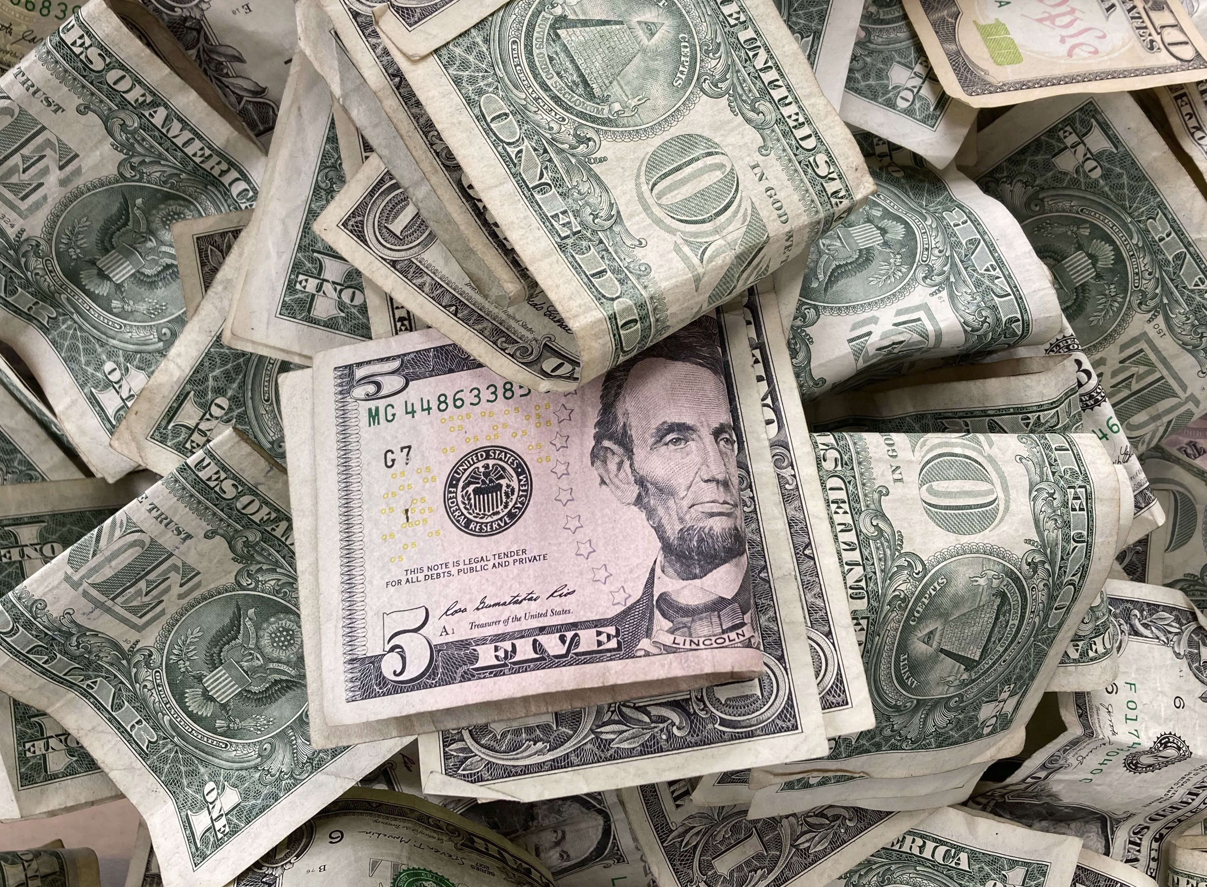 As candidates throw darts at each other in the final weeks of the 2022 midterm election, Utah voters say the economy is the most important issue to them when selecting a senator or member of Congress.