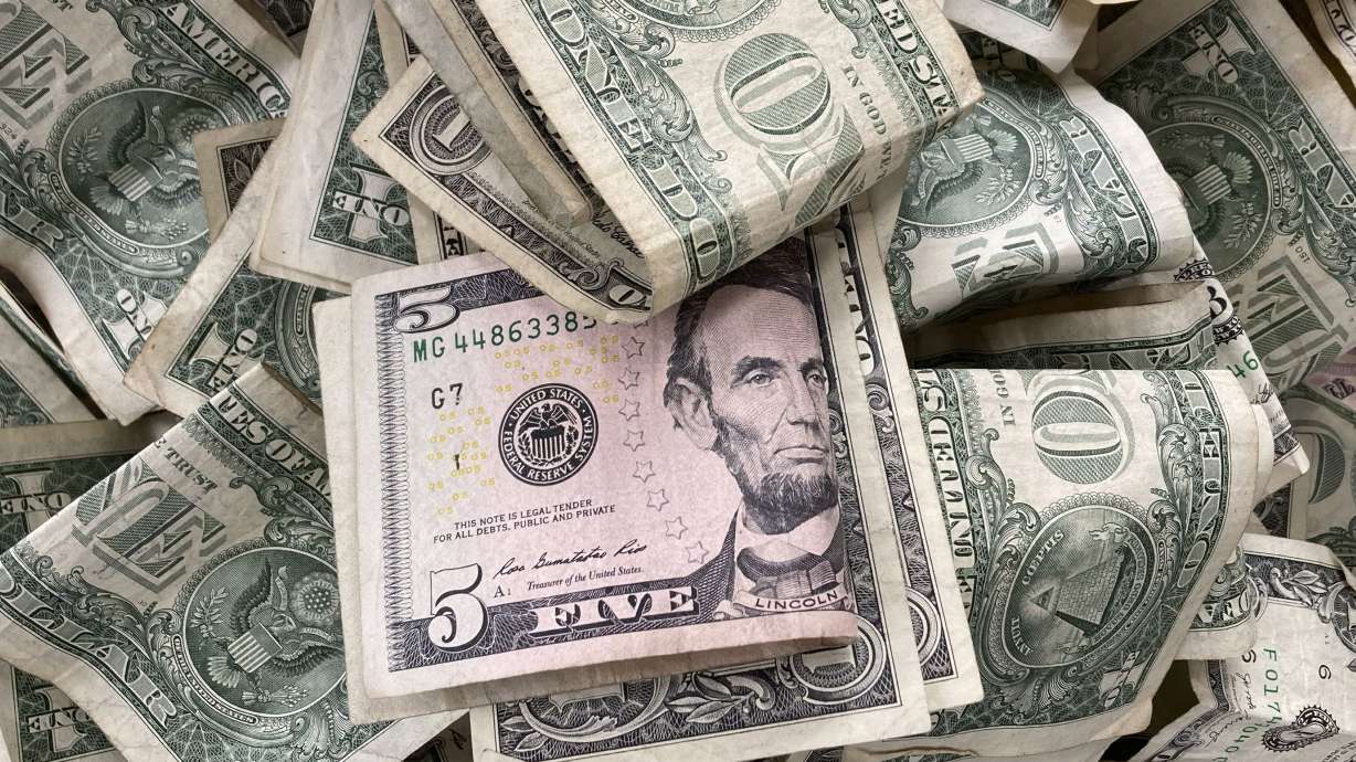 As candidates throw darts at each other in the final weeks of the 2022 midterm election, Utah voters say the economy is the most important issue to them when selecting a senator or member of Congress.