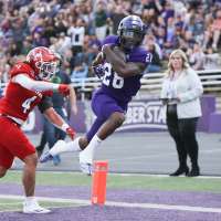 Wildcats match best start in school history with dominant win over Eagles