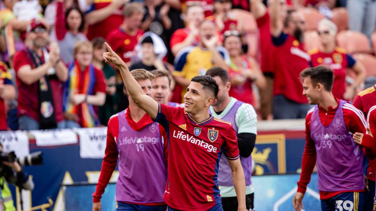 Jefferson Savarino points to the crowd after his goal against the Timbers.