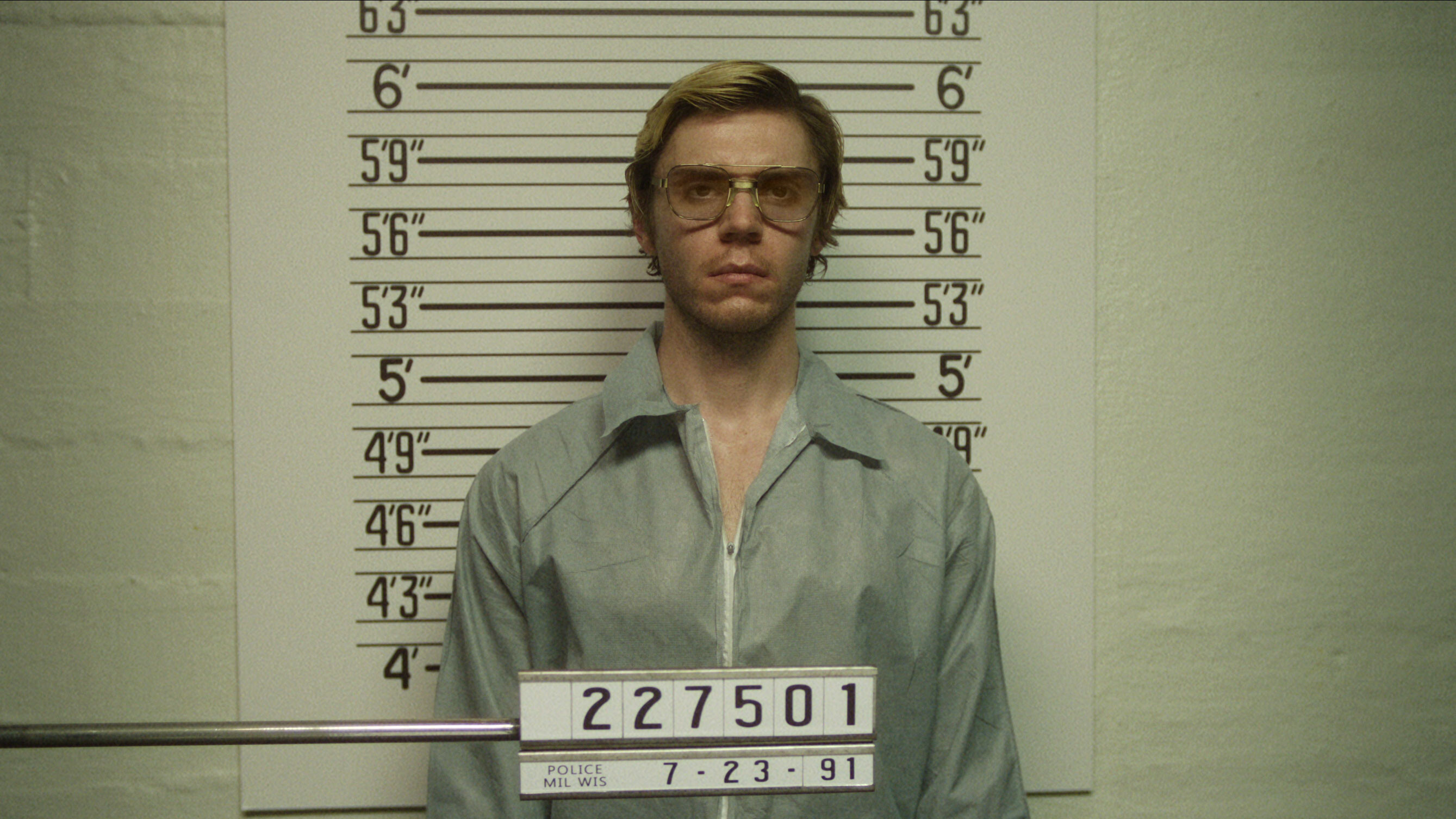 Netflix’s hit series “Monster: The Jeffrey Dahmer Story” has sparked renewed interest in the notorious serial killer just in time for Halloween season, but at least one online retailer is shutting down sales of Dahmer costumes.