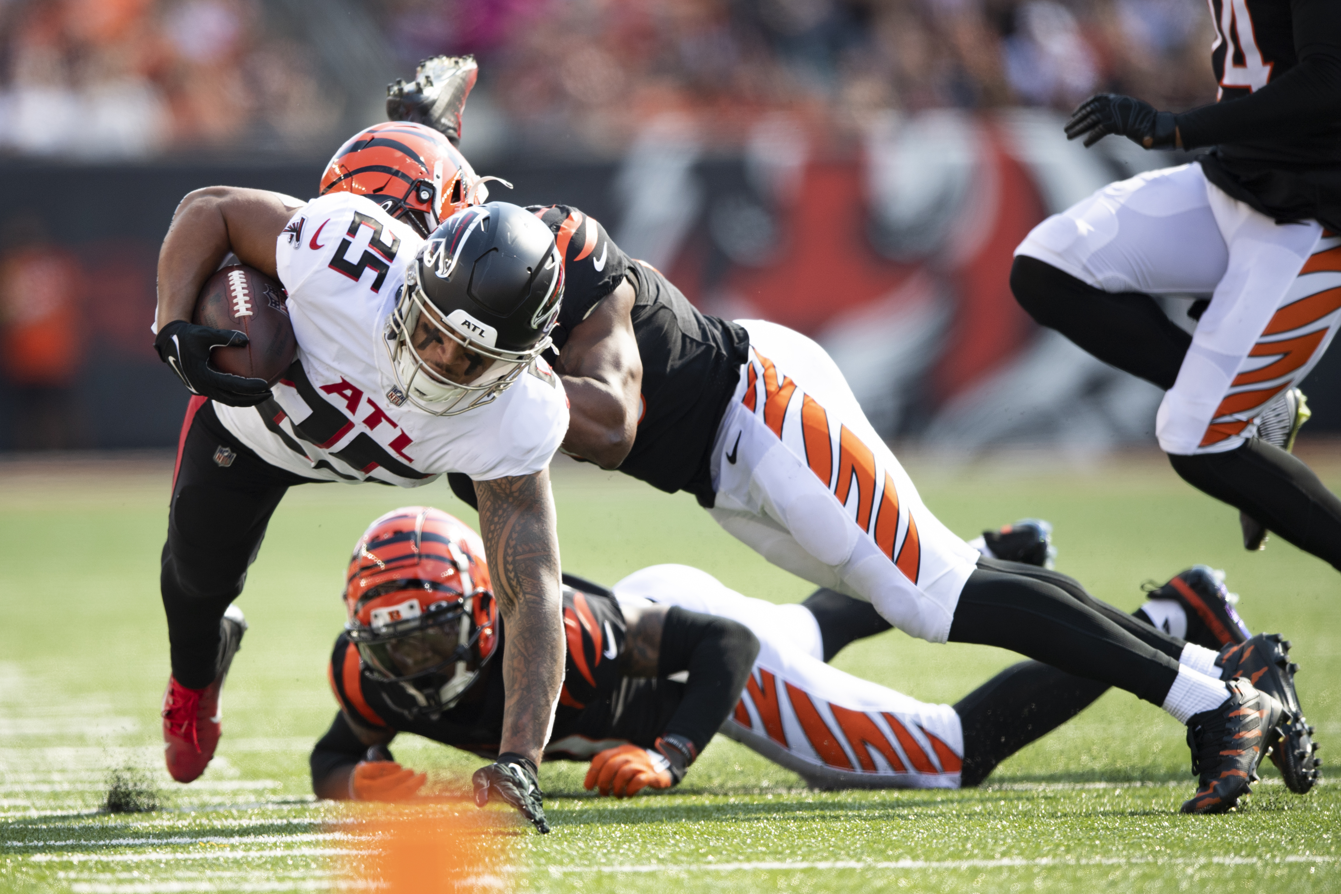 Atlanta Falcons running back Tyler Allgeier (25) carries the ball during the first half of an NFL football game against the Cincinnati Bengals, Sunday, Oct. 23, 2022, in Cincinnati.