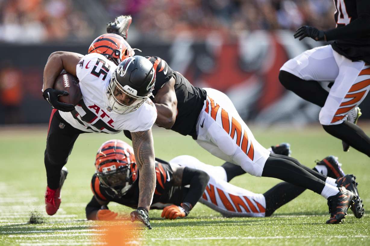 Atlanta Falcons running back Tyler Allgeier (25) carries the ball during the first half of an NFL football game against the Cincinnati Bengals, Sunday, Oct. 23, 2022, in Cincinnati.