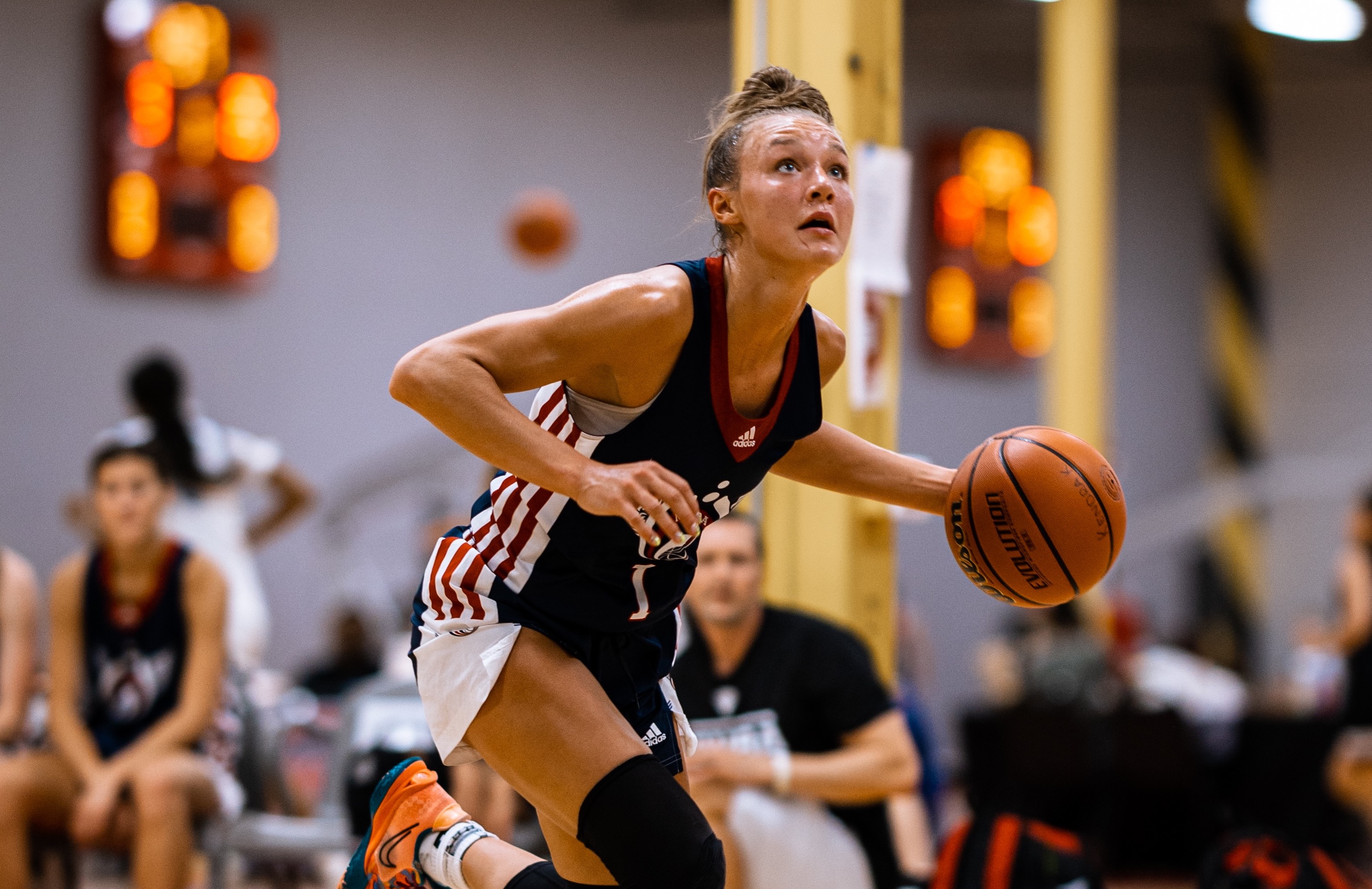 BYU commit Amari Whiting with her AAU team, Natalie Williams Basketball Academy, during a game over the summer of 2022.