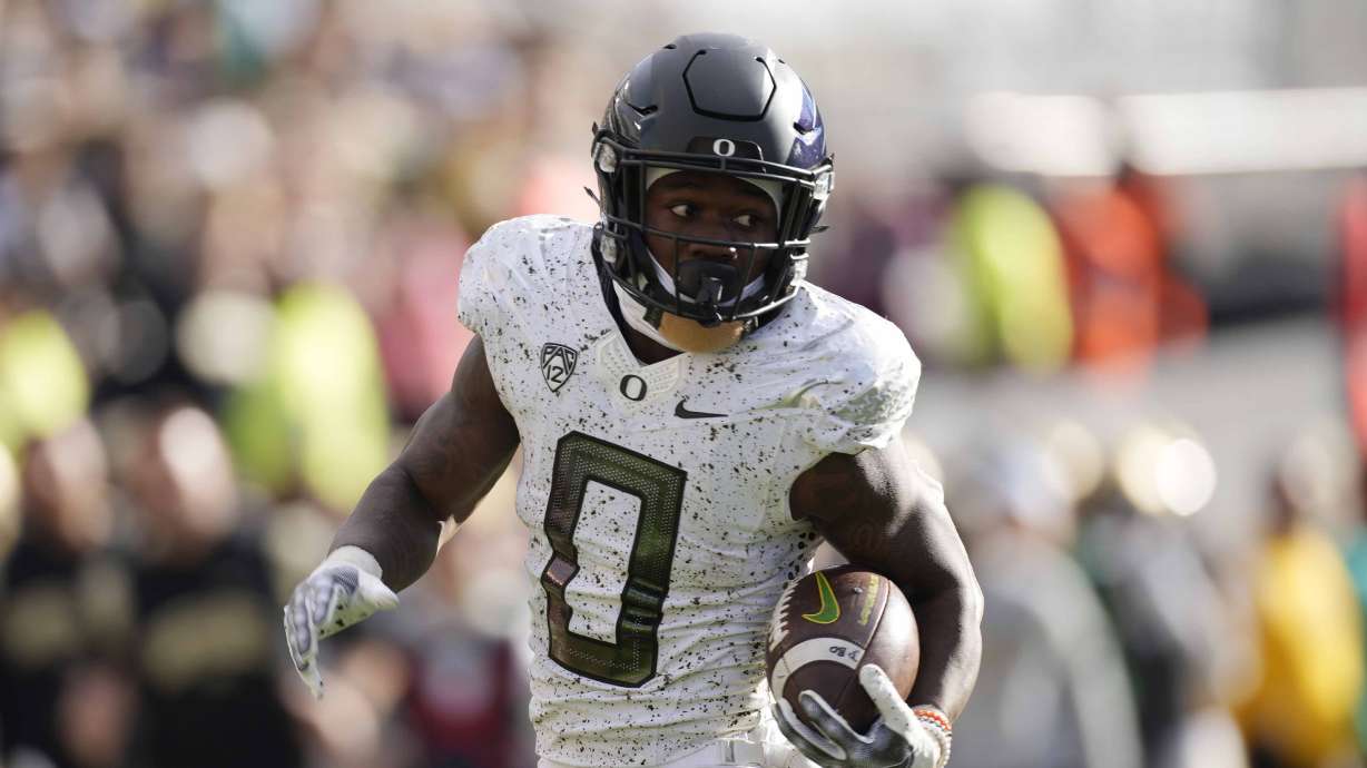 Oregon running back Bucky Irving (0) in the second half of an NCAA college football game Saturday, Nov. 5, 2022, in Boulder, Colo.