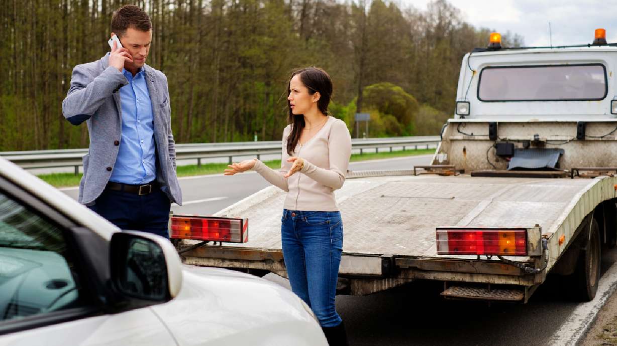In an accident? Here's how to avoid getting ripped off by the towing company
