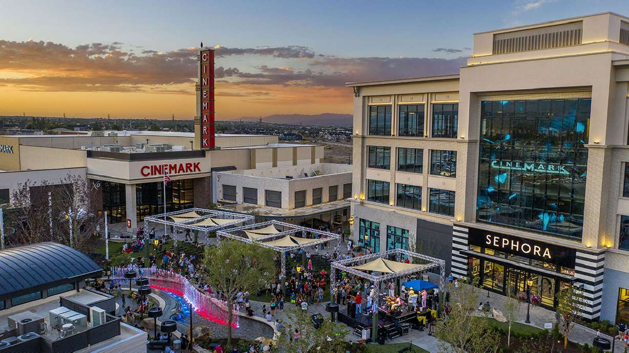 Santa is coming to Mountain View Village