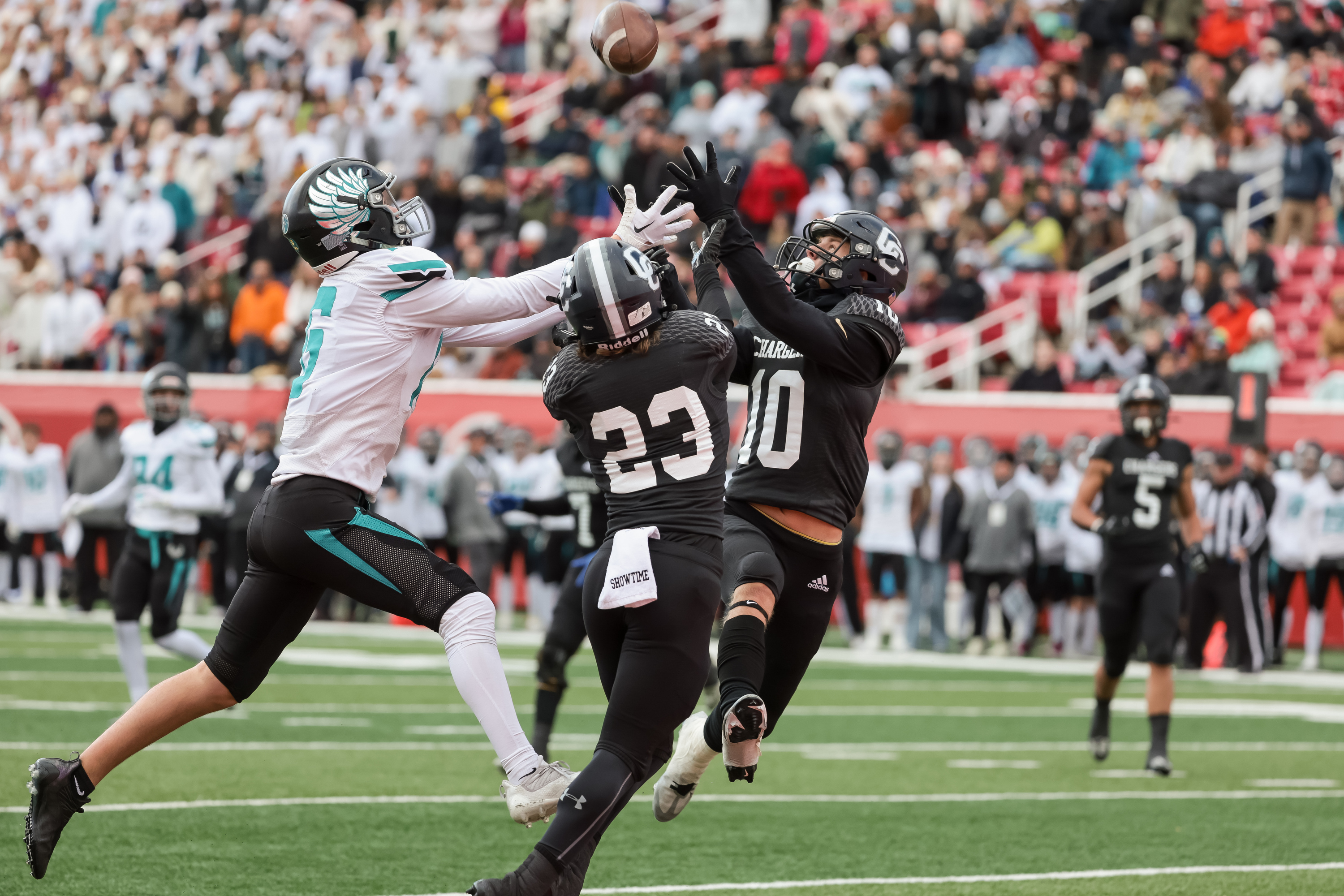 Farmington’s Ben Stucki, left, pulls in a touchdown reception under pressure from Corner Canyon’s Aiden Mcdonald and Owen Borg in a 6A football semifinal at Rice-Eccles Stadium in Salt Lake City on Thursday, Nov. 10, 2022. Corner Canyon won, 45-28.