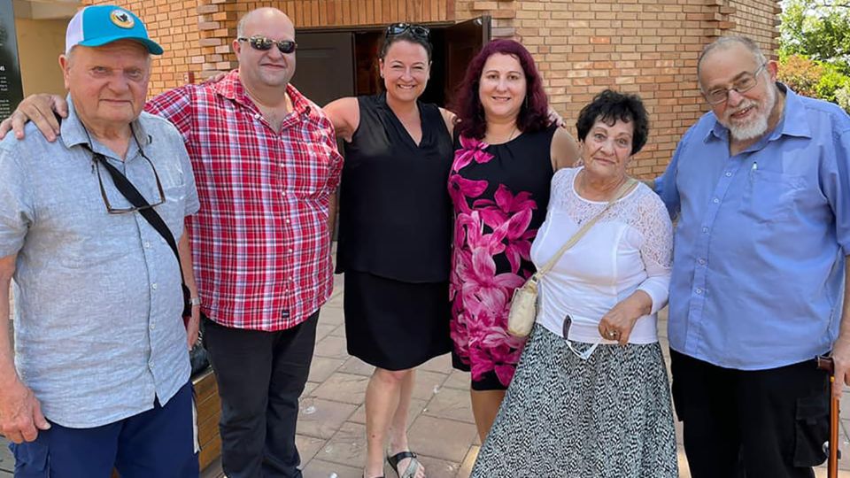 From left to right, Miroslav Grus (Alice Grusová's husband), Jan Grus (Alice Grusová's son), Michalya Schonwald Moss, Petra Grusová (wife of Jan), Alice Grusová and Yossi Weiss pose for a photo in Israel in summer 2022.