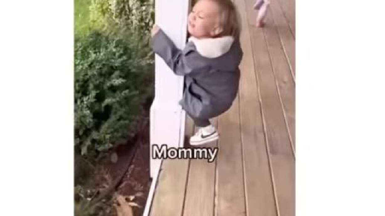 Toddler gets a lesson in problem-solving as he finds himself in a precarious position.