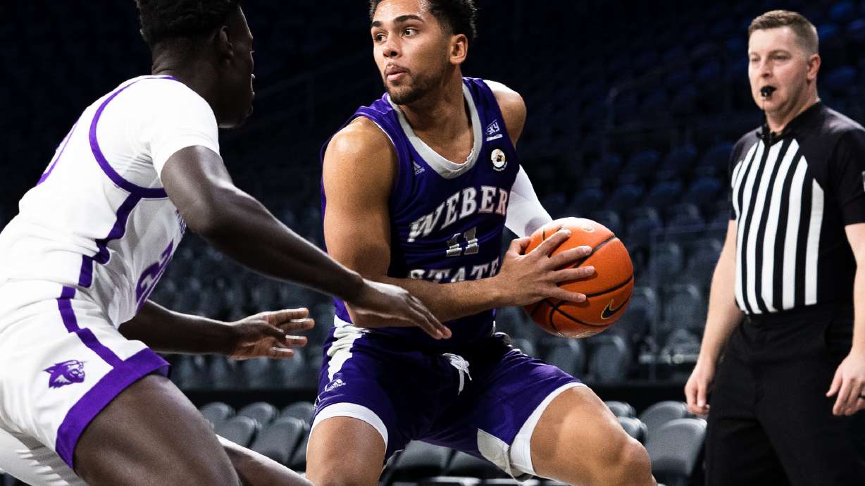 Steven Verplancken (11) sets up for a shot in a game against Abilene Christian on Nov. 22, 2022.