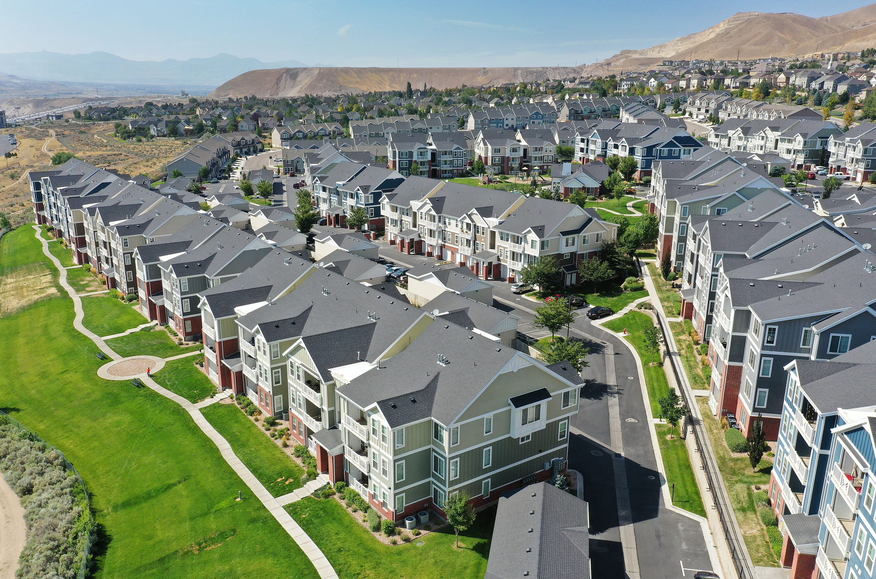 Apartments and town houses on Traverse Mountain Boulevard in Lehi are pictured on Aug. 11, 2021. A new Kem C. Gardner Policy Institute report offers better insight to Utah's migration patterns between 2015 and 2019, as the state grew in population.