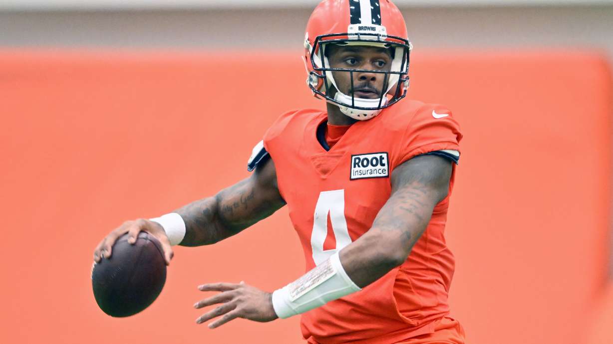 Cleveland Browns quarterback Deshaun Watson looks to pass during an NFL football practice at the team's training facility Wednesday, Nov. 30, 2022, in Berea, Ohio.