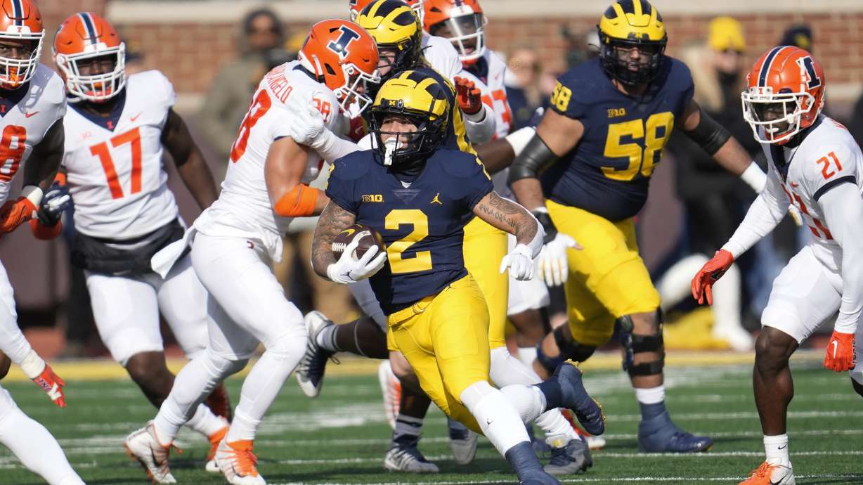 Michigan running back Blake Corum (2) runs the ball against Illinois in the first half of an NCAA college football game in Ann Arbor, Mich., Saturday, Nov. 19, 2022.