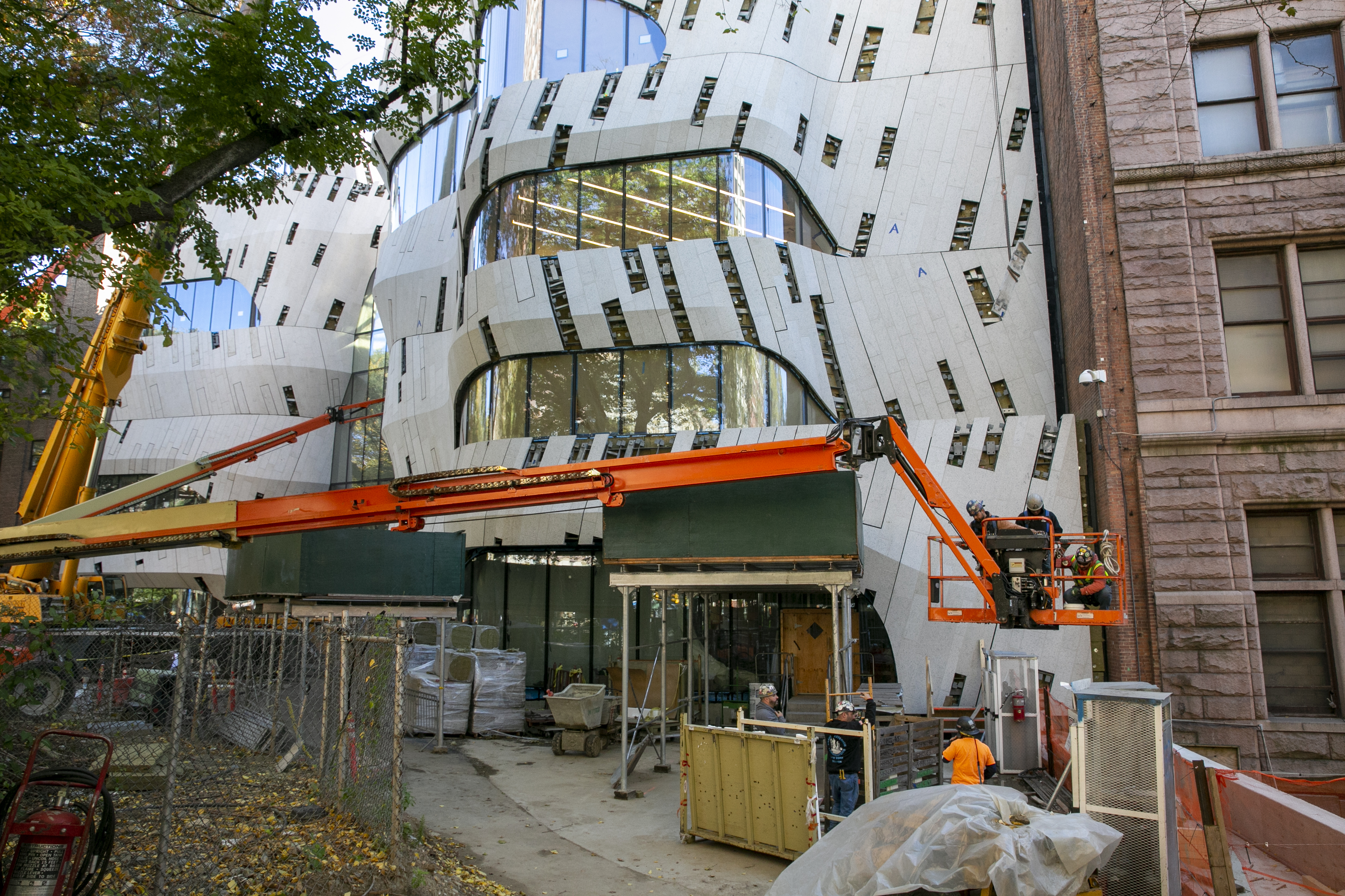 Construction continues on a new wing of the American Museum of Natural History, the Richard Gilder Center for Science, Education, and Innovation, in New York City on Oct. 27. The economy added 263,000 jobs, while the unemployment rate stayed 3.7%, the Labor Department said Friday.