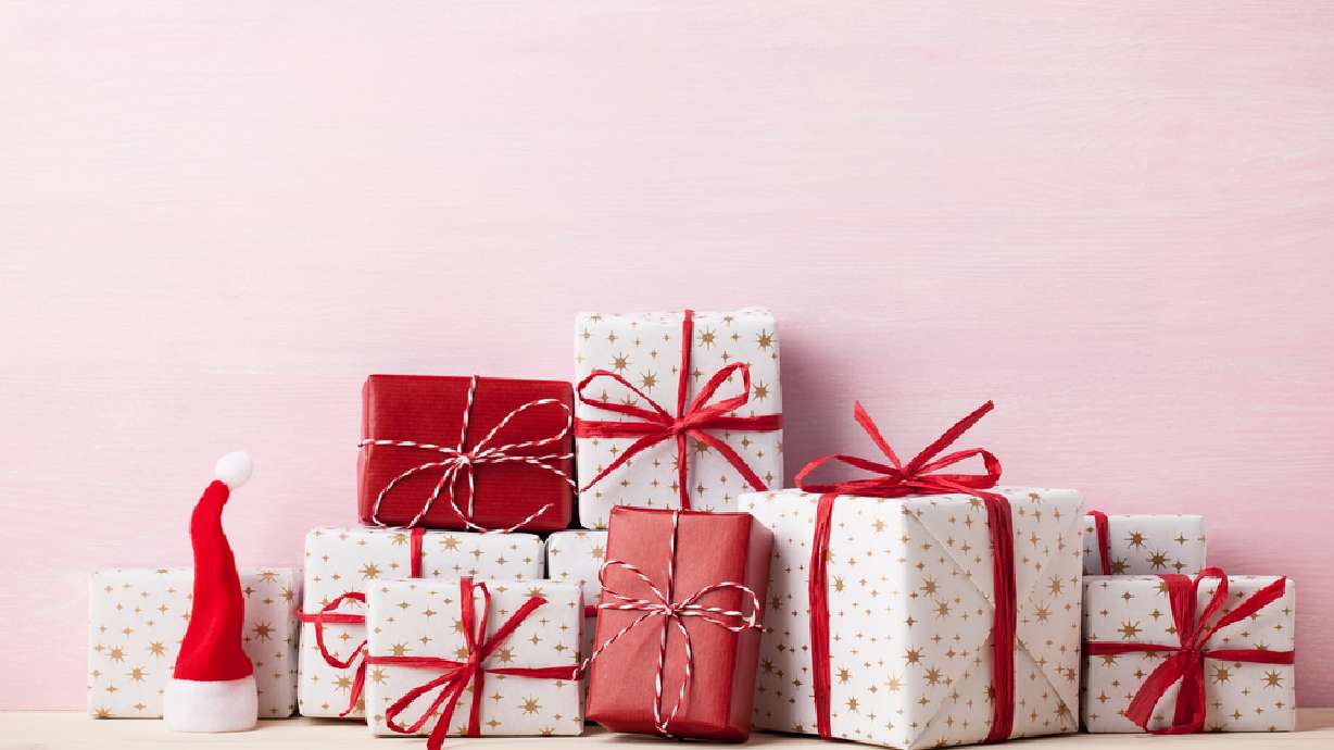 5 hacks to save money on Christmas gifts this season