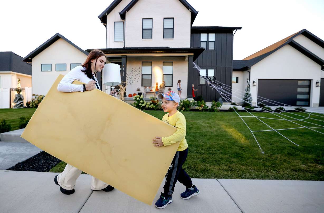 Ukrainian refugees Kira Karnaukh and Artem Karnaukh carry a lamp and mattress as they move into an apartment in Lehi on Oct. 7. Through WelcomeNST, the family has resettled in Utah until it is safe to return to Ukraine.