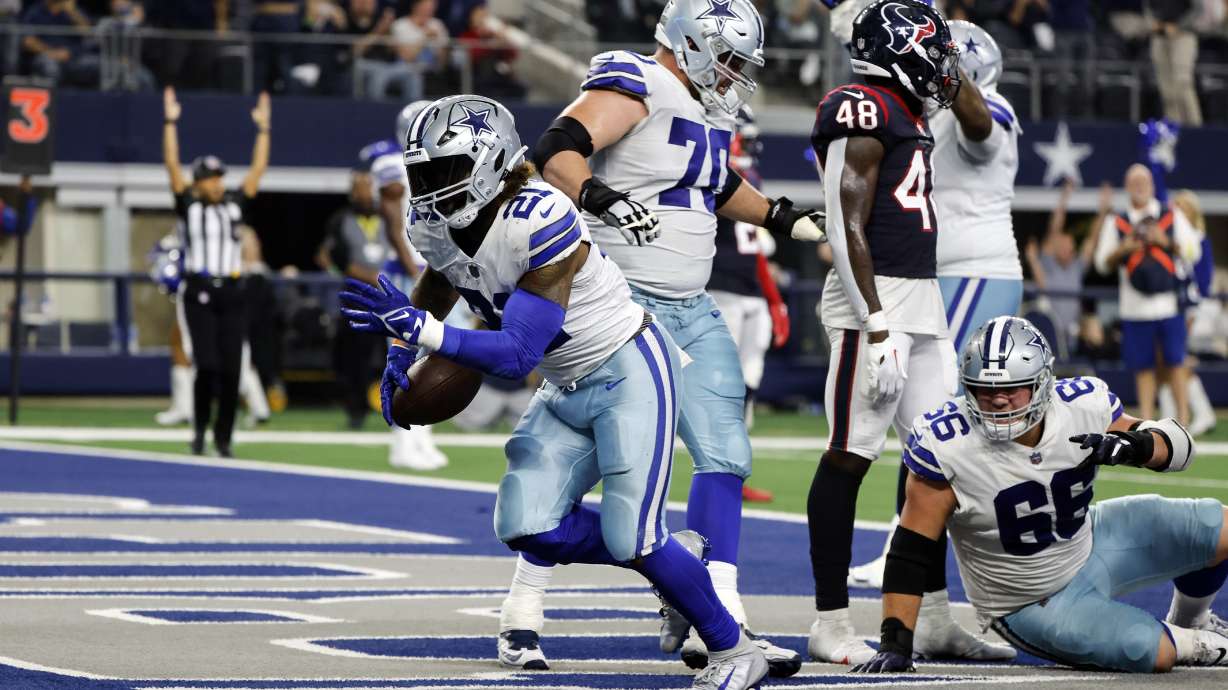 Dallas Cowboys running back Ezekiel Elliott (21) scores a touchdown during the second half of an NFL football game against the Houston Texans, Sunday, Dec. 11, 2022, in Arlington, Texas.