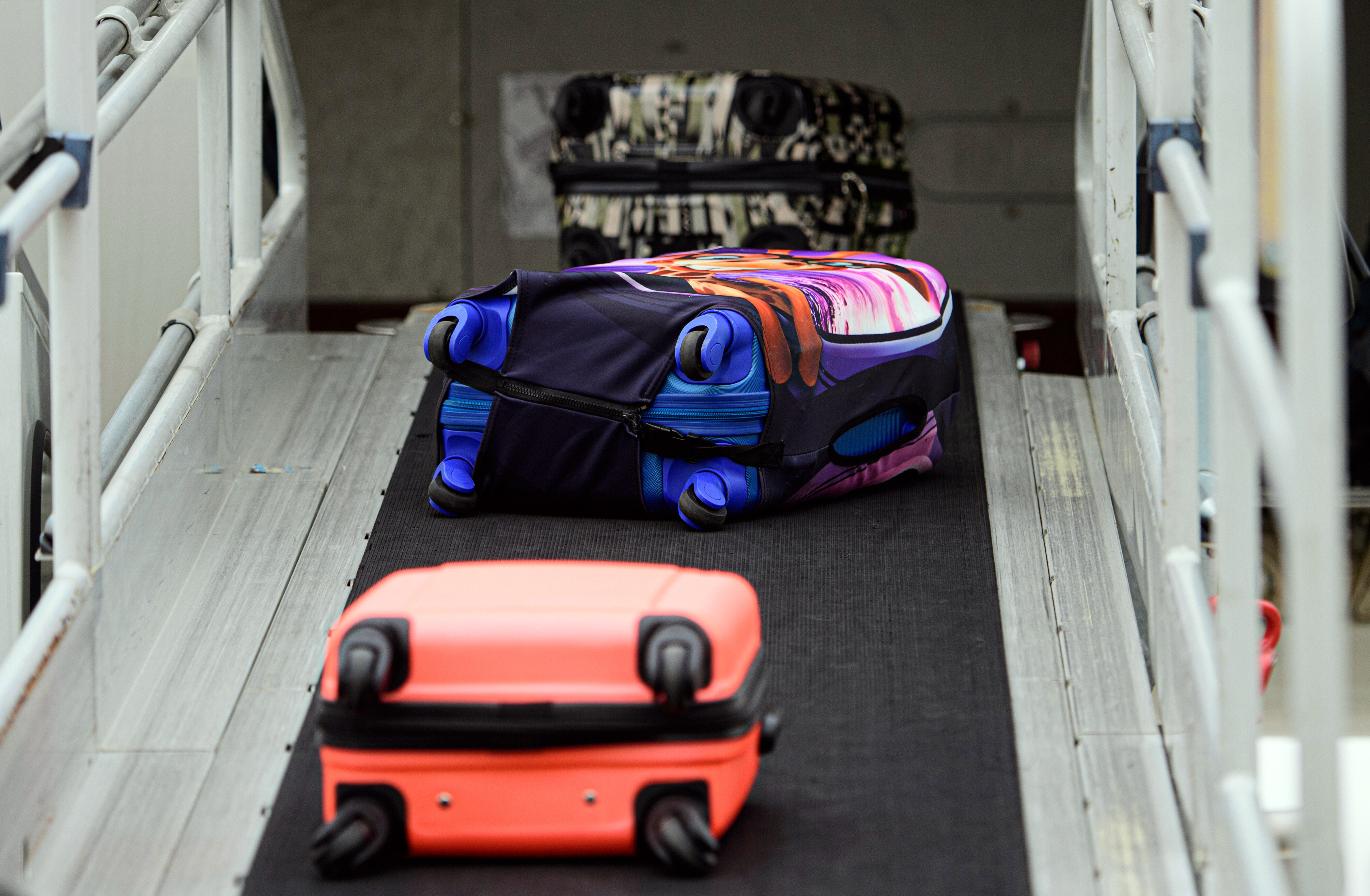 Take a photograph of your luggage. It could come in handy later, experts suggest.