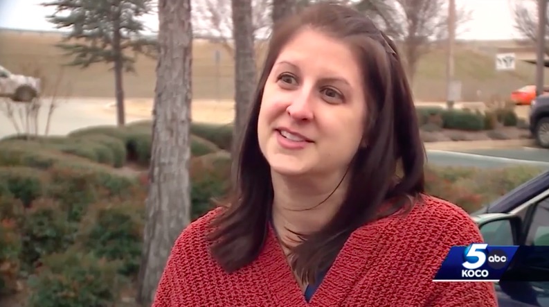 Kathryn Ferrell set up a sting operation to get her stolen luxury wallets back and put the thief behind bars. The Oklahoma mom offered some high-end accessories on Facebook Marketplace to help her family this holiday, but she said she was conned.