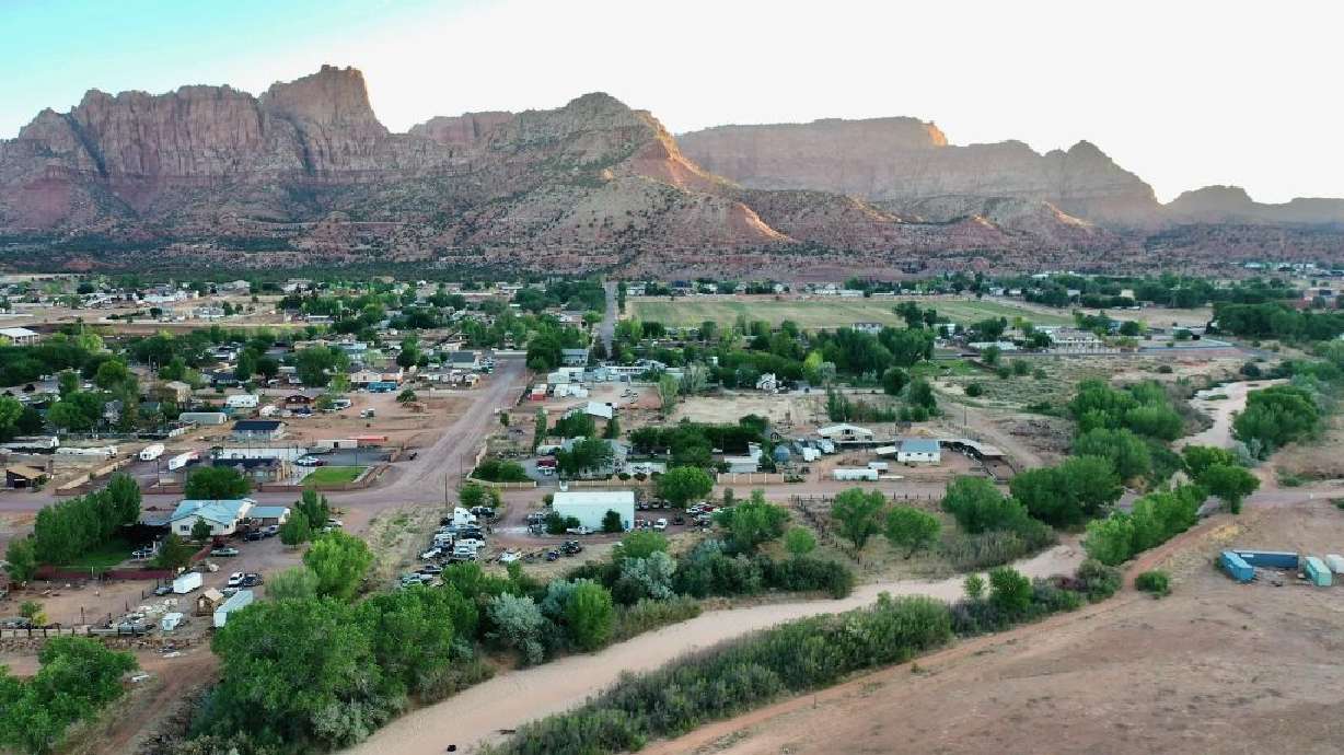 A landscape photo shows the Short Creek community under the red mountains, date unspecified.