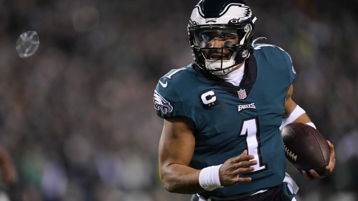 Philadelphia Eagles quarterback Jalen Hurts runs for a touchdown against the New York Giants during the first half of an NFL divisional round playoff football game, Saturday, Jan. 21, 2023, in Philadelphia.