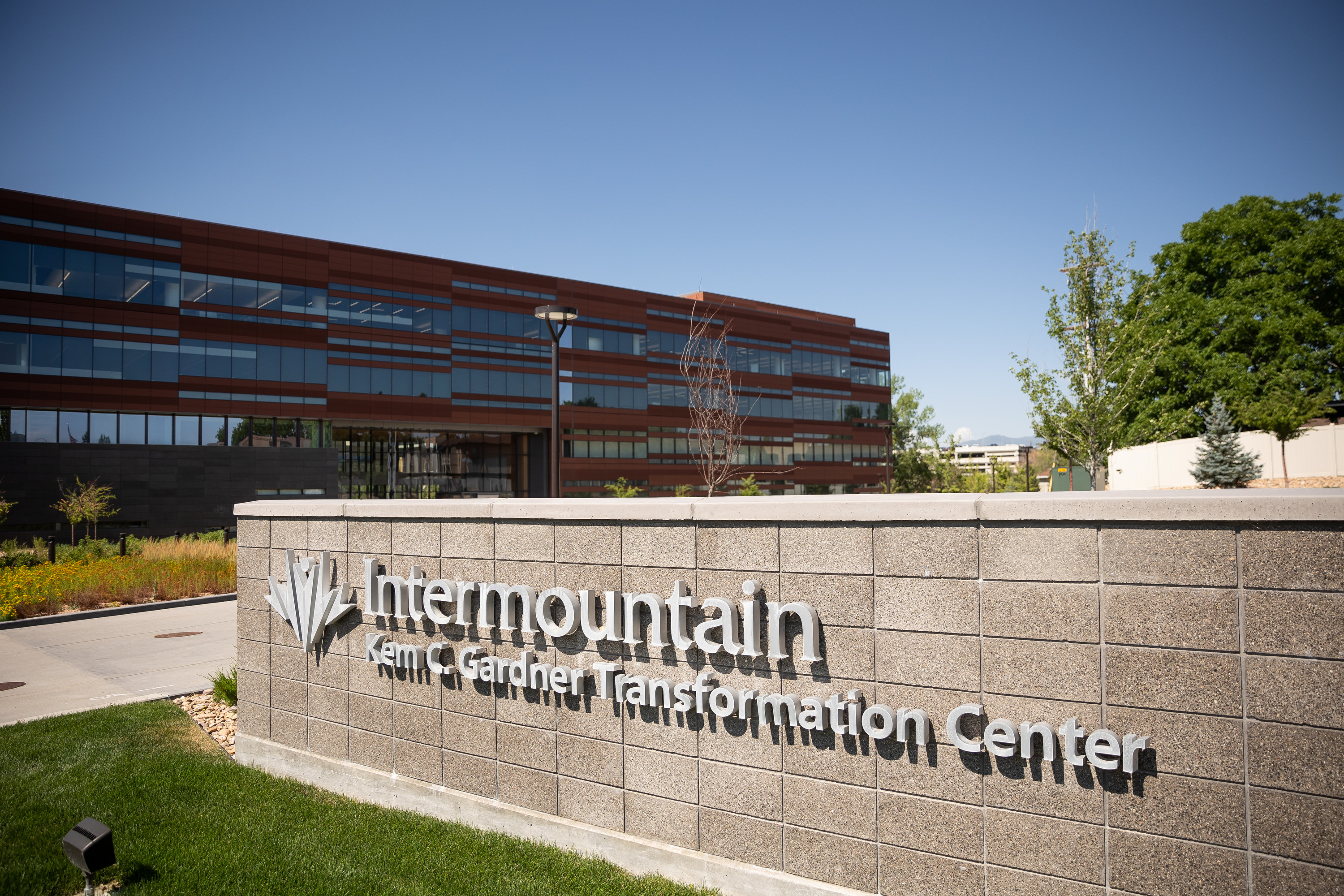 Intermountain Health announced on Wednesday wearing masks will become optional at its facilities for visitors and patients beginning March 15, following an anticipated decline in respiratory illnesses.
