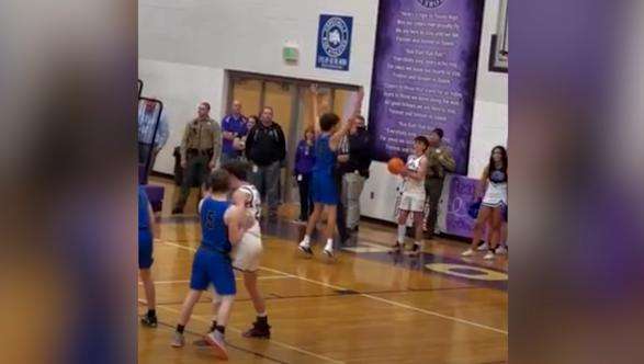 Picture of Jayden Davis on the court against Stansbury High