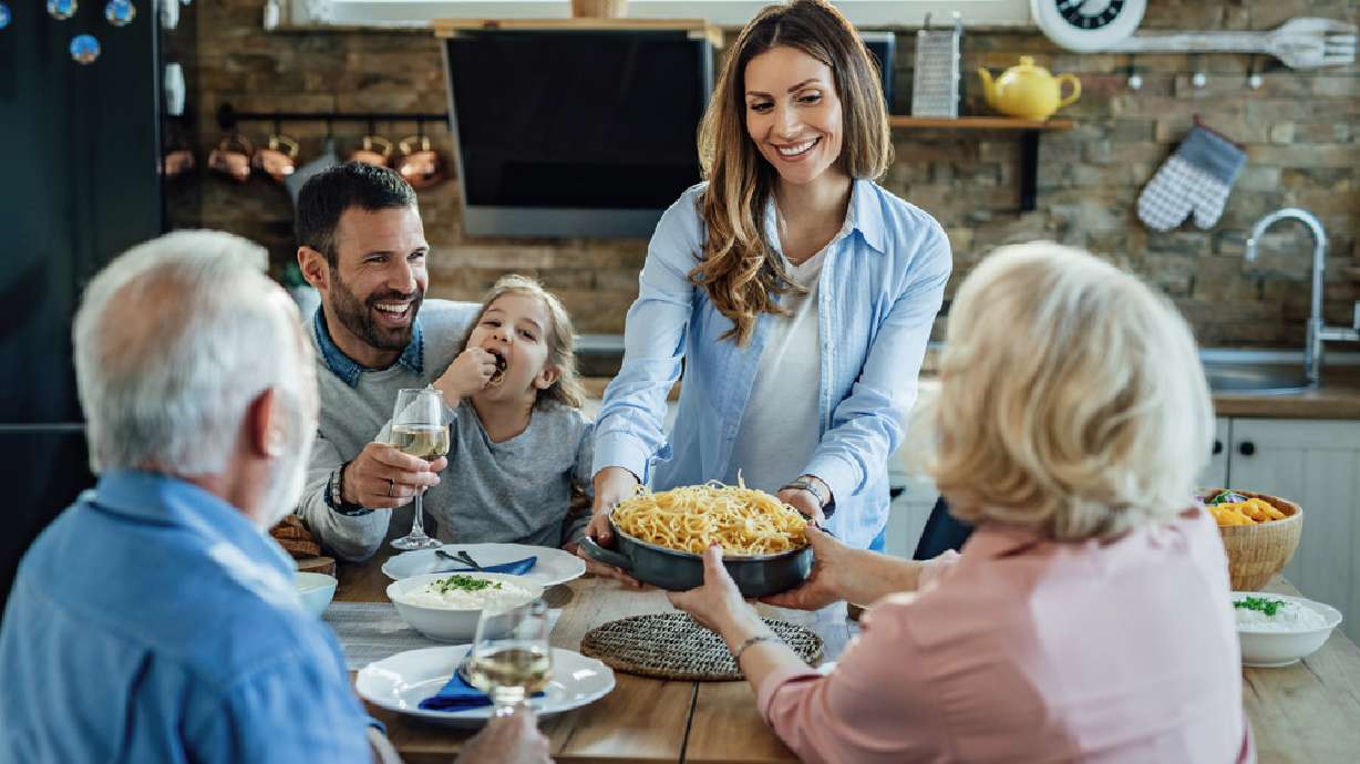 4 easy ways to provide your family with healthier meal options