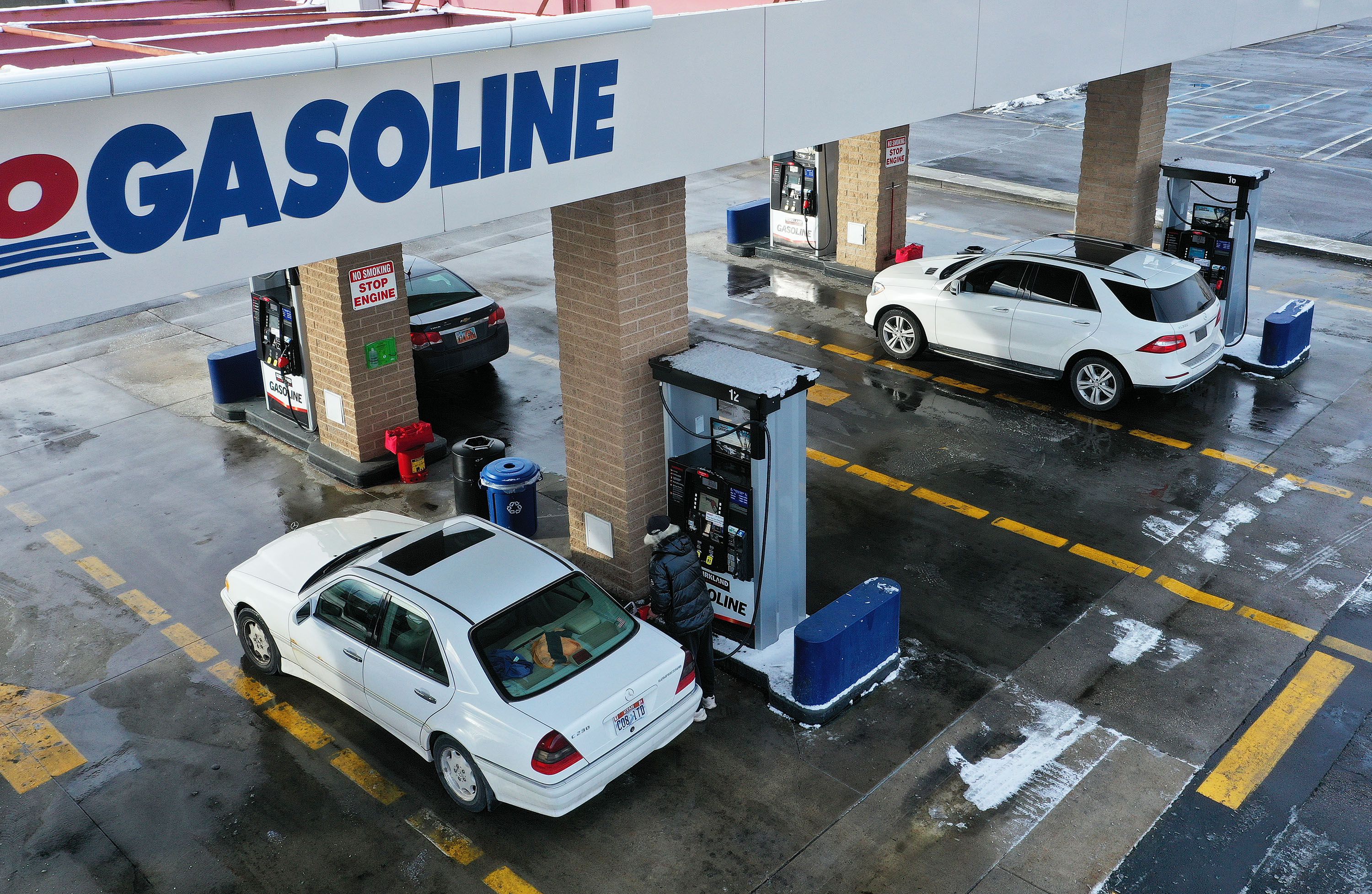 Motorists get gas at a Costco station in Murray on Tuesday, Feb. 14, 2023. Overall U.S. inflation ticked down in January to 6.4% vs. December 2022’s 6.5% annual rate. Consumer prices, however, moved up .5% for the month driven by rising prices for gas, food and clothing.