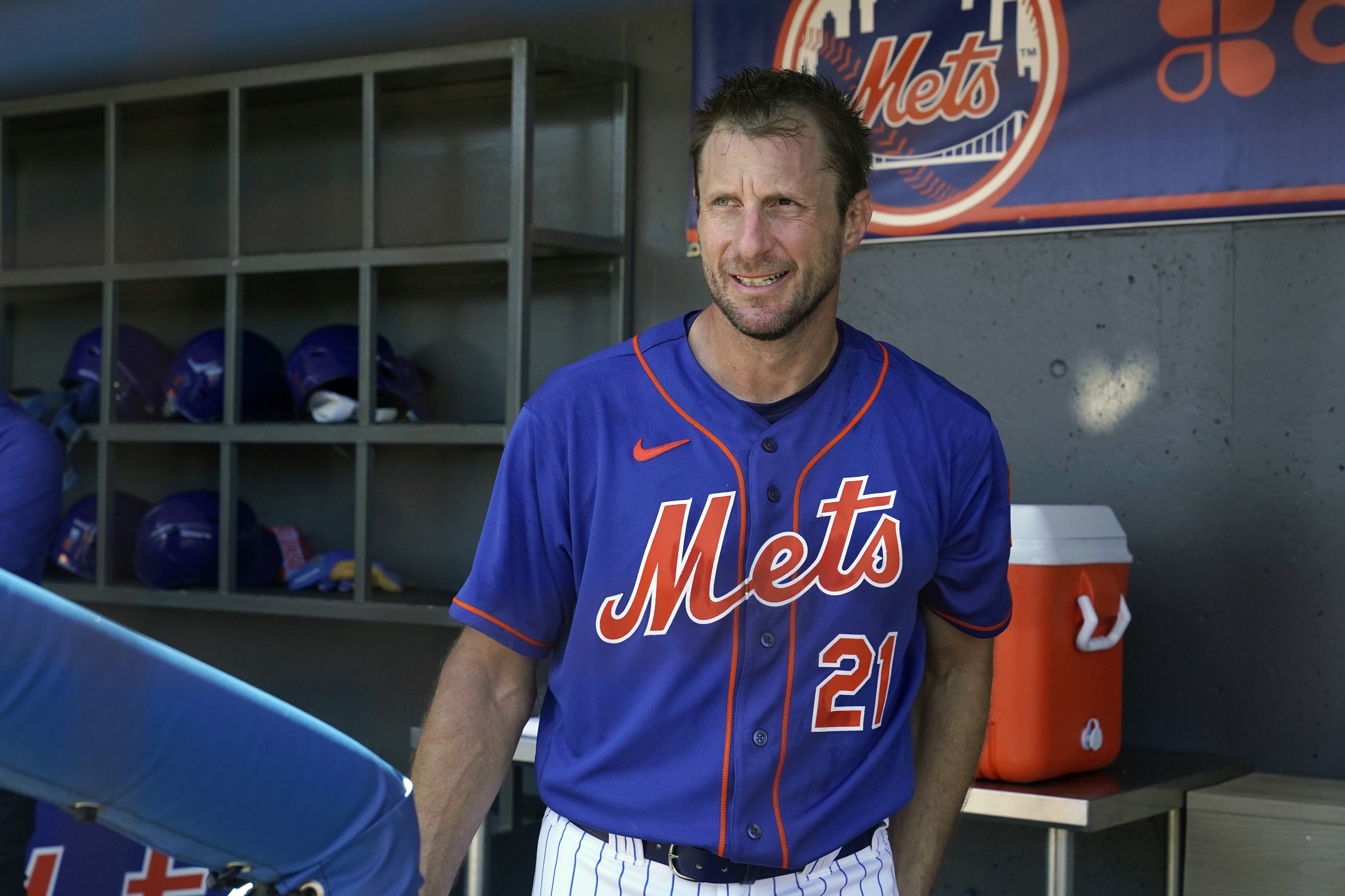 New York Mets pitcher Max Scherzer prepares to throw live batting practice during spring training baseball practice Monday, Feb. 20, 2023, in Port St. Lucie, Fla. 