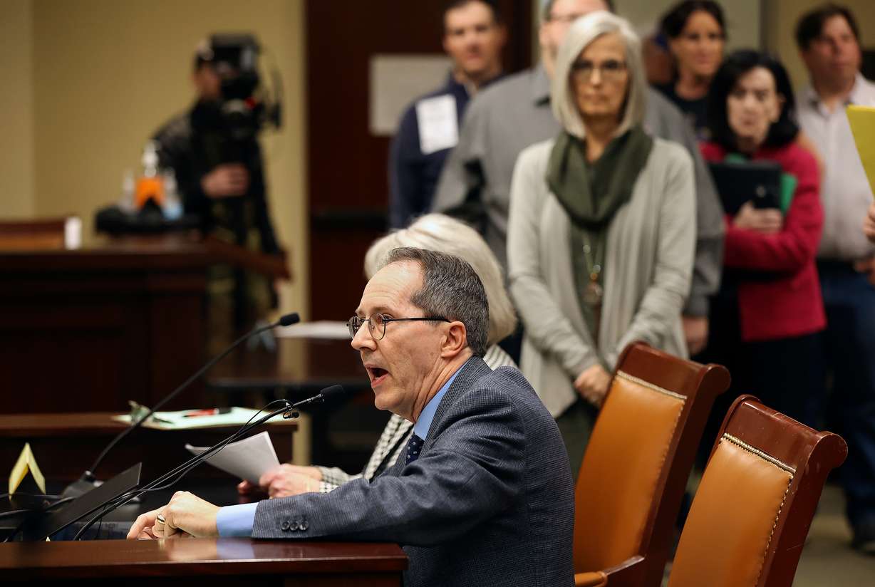 Michael De Groote speaks in support of SB31 State Flag Amendments as people line up behind him to make a public comment during a House Economic Development and Workforce Services Standing Committee meeting in the House building in Salt Lake City, on Tuesday.