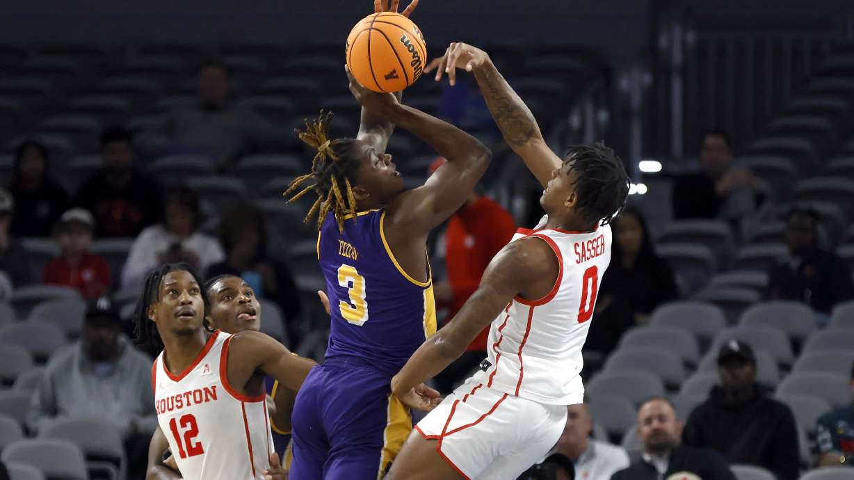 Houston guard Marcus Sasser (0) blocks a shot by East Carolina guard RJ Felton (3) during the first half of an NCAA college basketball game in the quarterfinals of the American Athletic Conference Tournament, Friday, March 10, 2023, in Fort Worth, Texas.