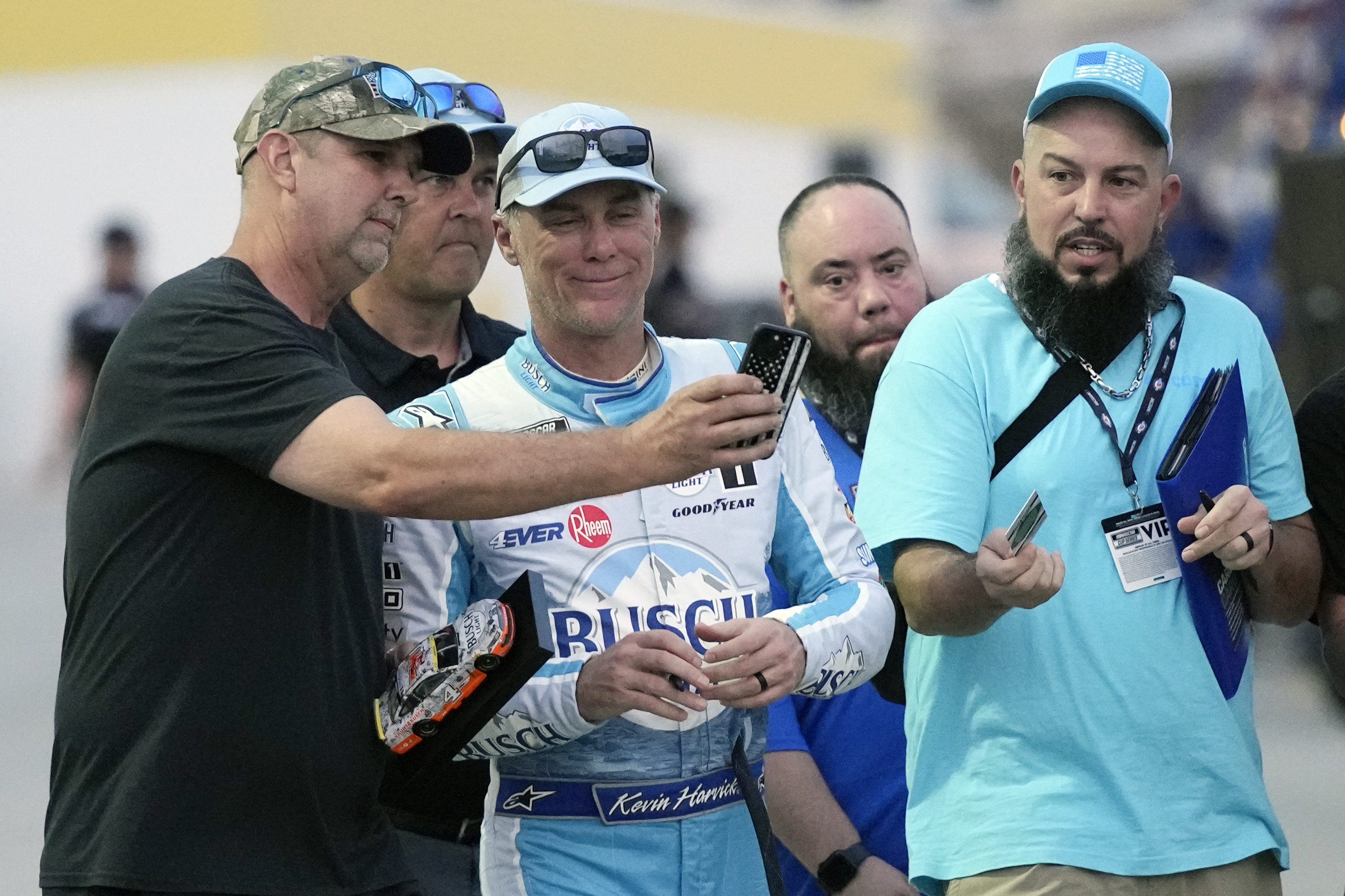 Harvick goes for win No. 10 at Phoenix in final Cup season - Vimarsana News