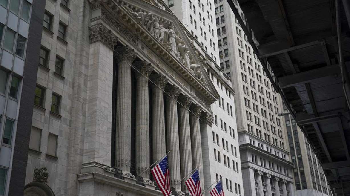 Stocks are back to falling on Wall Street Wednesday as worries worsen about the strength of banks on both sides of the Atlantic.