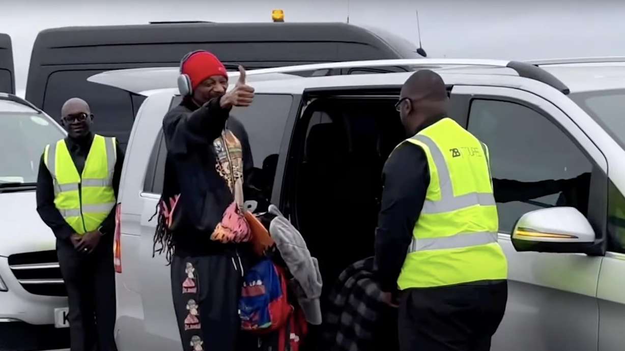 Snoop Dogg flashes a thumbs-up to a bagpiper who played a rendition of one of his songs at the Glasgow airport when the rapper arrived for his show on March 17.