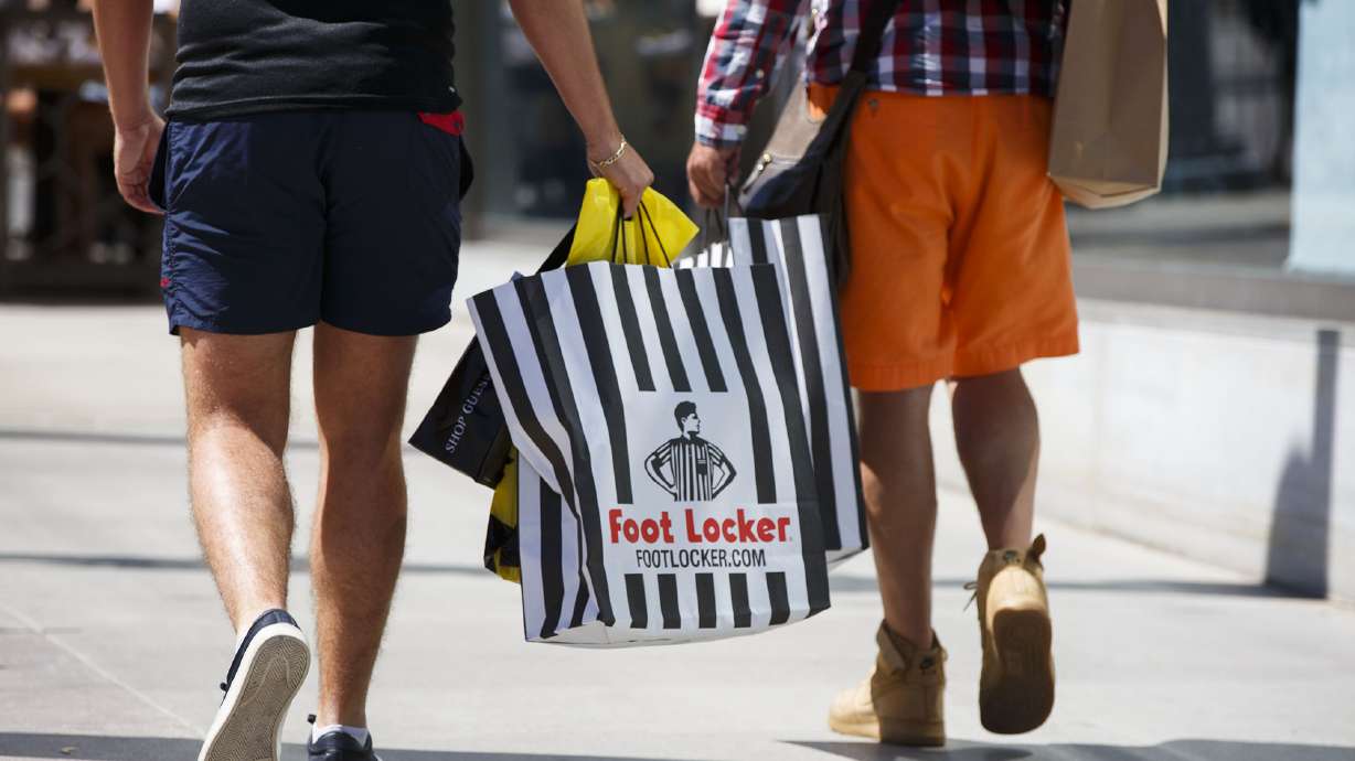 Foot Locker will close 400 stores by 2026 in malls.