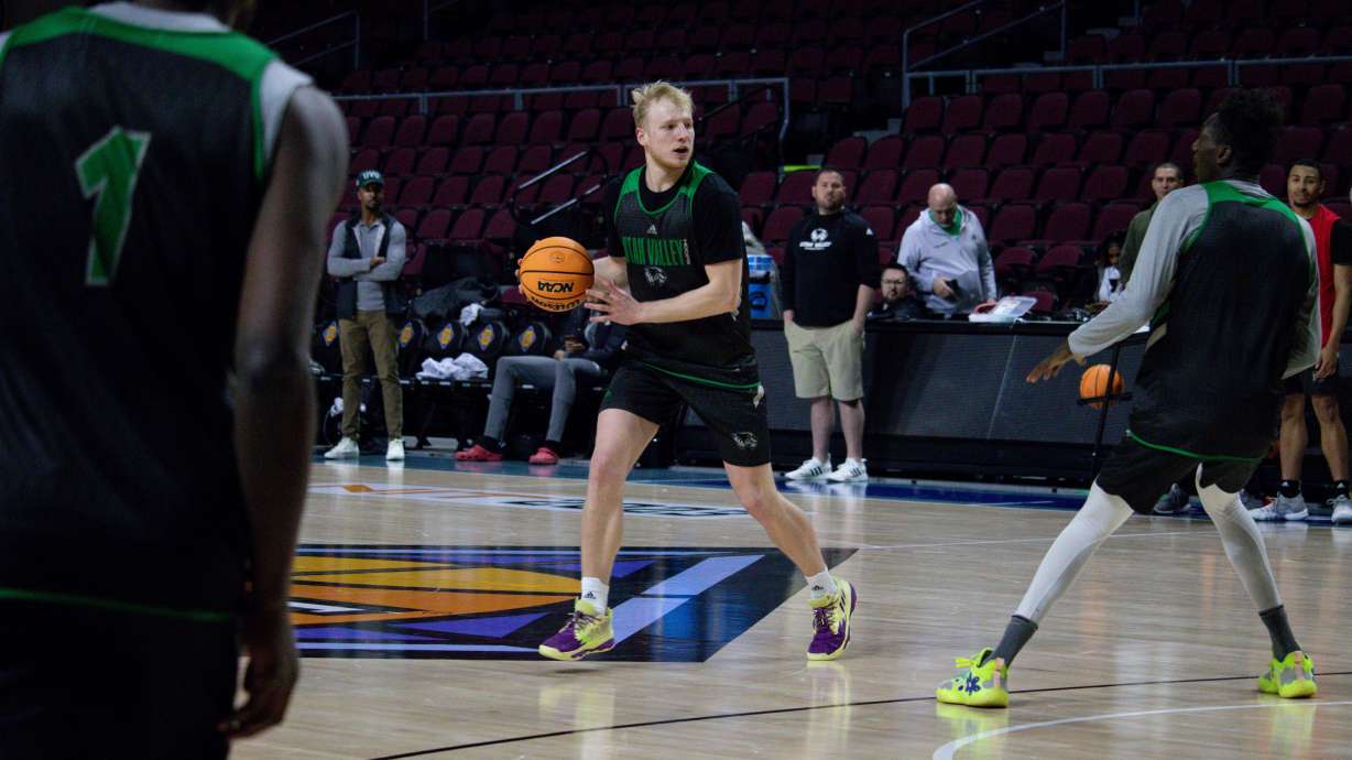 Trey Woodbury runs plays during practice before the NIT semifinals, Monday, March 27, 2023 at Orleans Arena in Las Vegas.