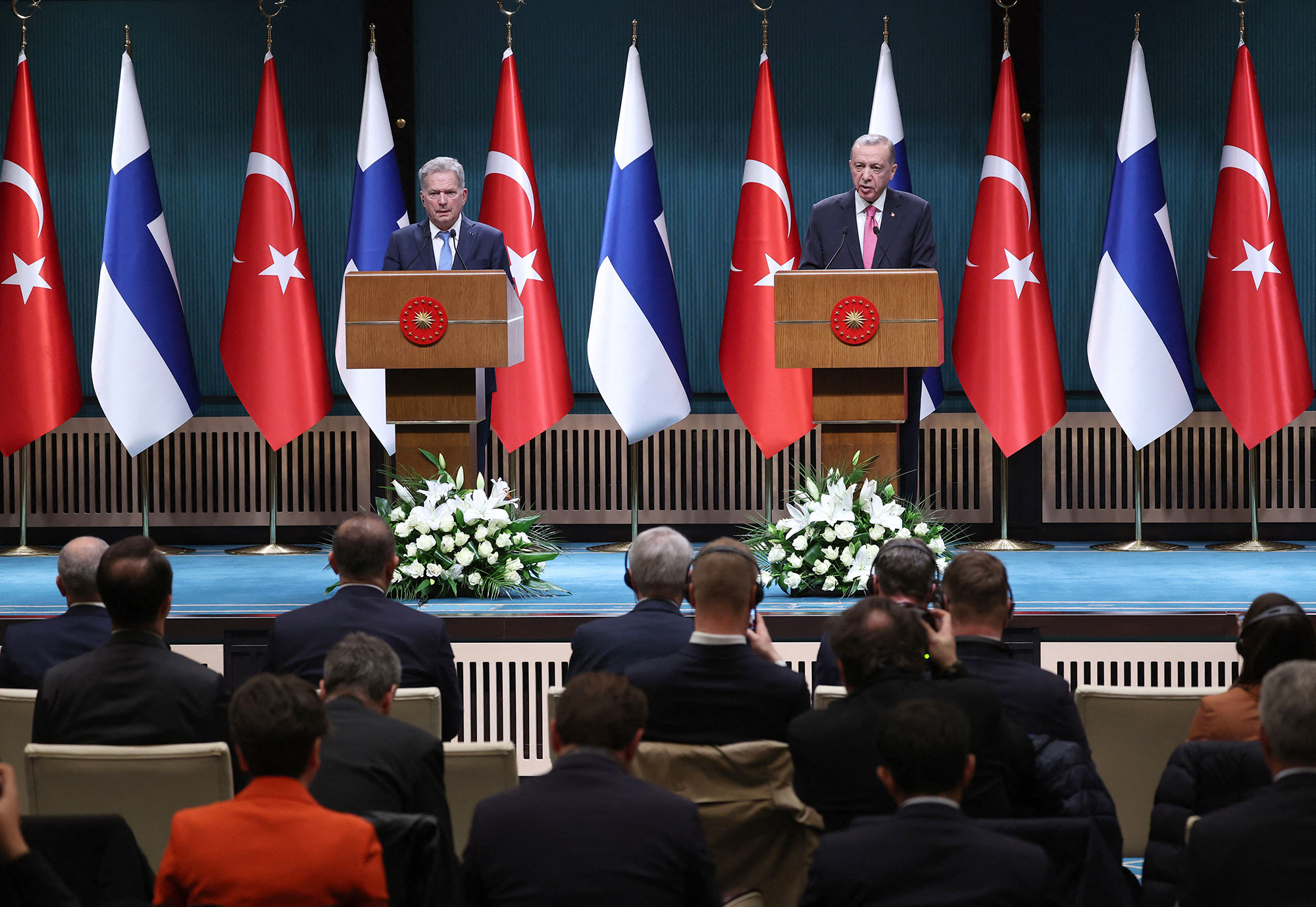 Turkish President Recep Tayyip Erdogan, right, and Finnish President Sauli Niinisto speak at the Presidential Complex in Ankara, on March 17. Turkey has approved Finland's application to join NATO, putting an end to months of delays.
